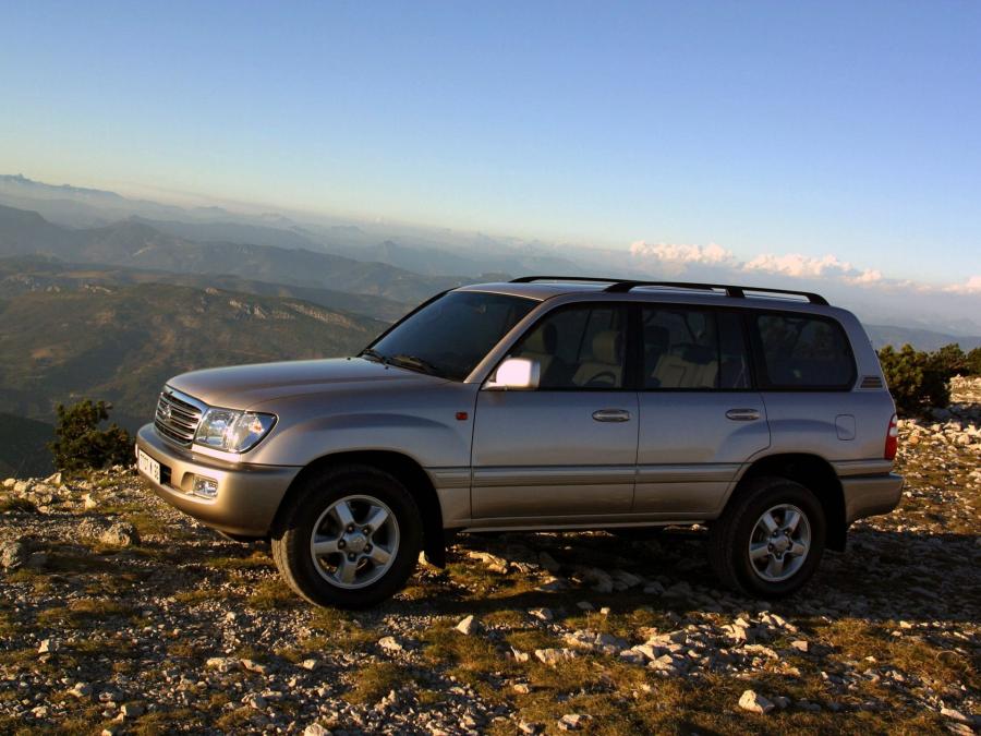  Toyota Land Cruiser 100 VX 2002 года  (фото 10 из 23)